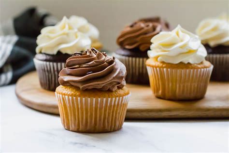 Vanilla Chocolate Cupcakes Vanilla And Chocolate Cupcakes Bakery Recipes Sweets