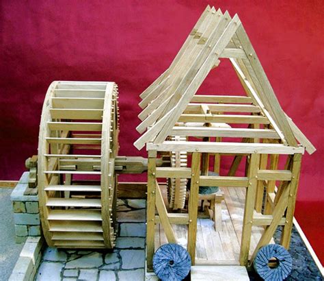 Alles perfekt zu können ist nicht dasselbe wie dürfen. Wasserrad mit Mühle? (Holz, selber bauen)