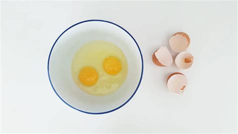 Best Egg Cracking Technique Pura Augustine