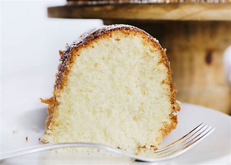 3 cups sifted flour 3 cups sugar (or powdered sugar) 3 sticks salted butter (softened) 5 eggs 1 cup buttermilk 1 teaspoon salt 1/8 teaspoon baking soda 1 tablespoon vanilla. Best Wedding Cakes In The World
