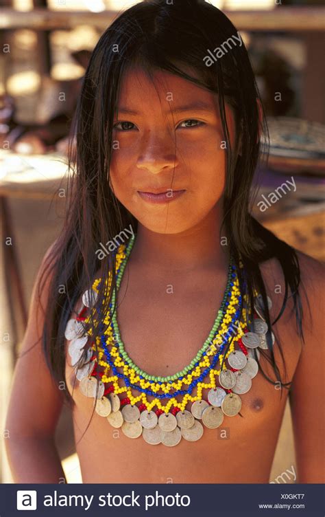 Panamá Parque Nacional Chagres Embera Indian Niña Retrato Sin