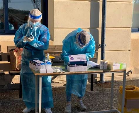 Βέβαια υπάρχει ένας τοίχος ανάμεσα στα δύο χωριά, χτισμένος από άκρη σε άκρη και έτσι κανείς δεν μπλέκεται στην δουλειά του άλλου. Τι έδειξαν τα σημερινά rapid tests στο νομό Λάρισας ...