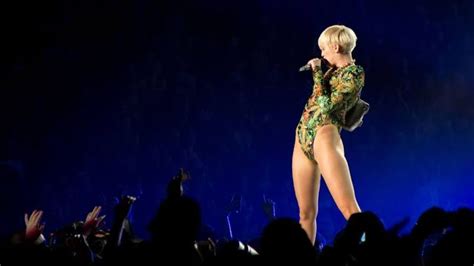 Why Miley Cyrus Is Banned From Performing In Dominican Republic Firstcuriosity