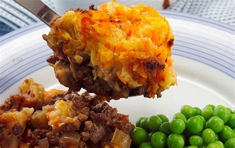 Cook ground beef and savory vegetables, top with mashed potatoes, and bake to perfection. Quorn Shepherd's pie | Recipe | Quorn recipes