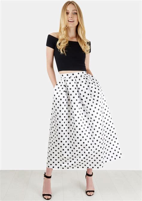 a polka dot midi skirt that has absolutely nothing to do with christmas shoeperwoman