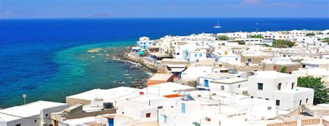 Νίσυρος) is a small island of the dodecanese group, a few miles south of kos. Nisyros - Mysterious Greece - The Insider's Travel Guide
