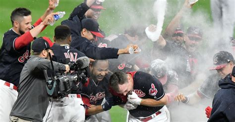 cleveland indians set record for longest winning streak in over a century huffpost