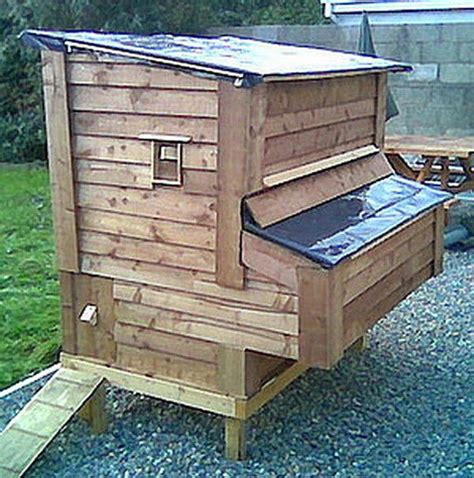 It also showcases one of the many clever backyard chicken run ideas mentioned in this diy chicken coop list. diy pallet chicken coop plans - Google Search … | Pinteres…