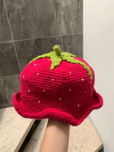 Strawberry Hat In 2021 Crochet Strawberry Baby Girl Knitting