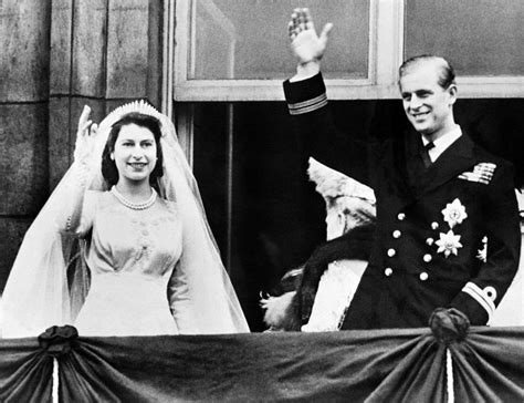 Berusia 96 Tahun Dan Gaya Unik Pakaian Ratu Elizabeth Ii Dari Inggris