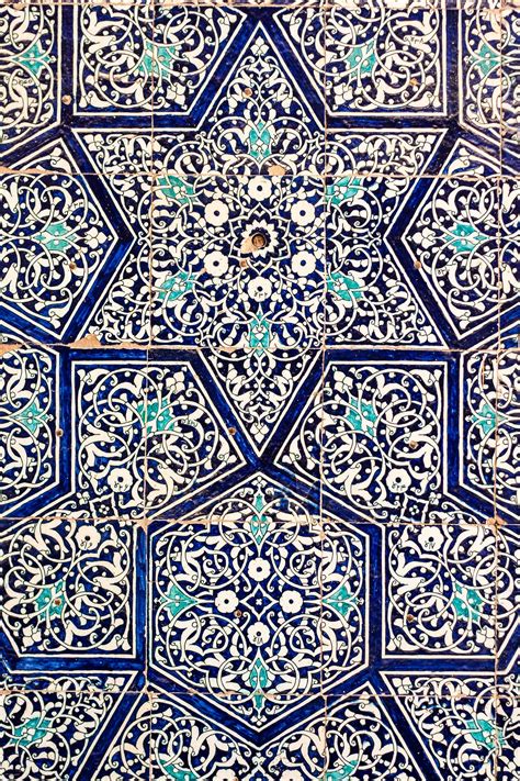 Painted Tiles In 2020 Islamic Art Islamic Art Pattern Geometric Art
