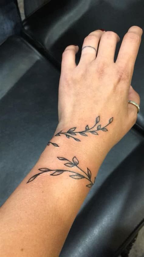 5 Vine Tattoos On Wrist New Tattoo Bantuanbpjs