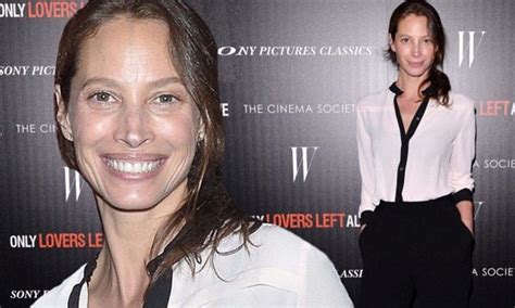Christy Turlington 45 Is A Natural Beauty As She Goes Make Up Free To