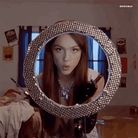 Olivia Rodrigo Gif Olivia Rodrigo Jiminsour Descobrir E Compartilhar Gifs