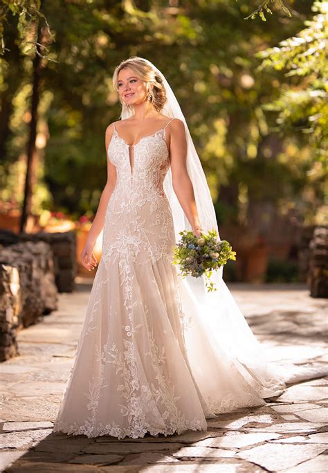 Come check out these wedding dress and wedding dress designers spend years learning about fine art, history, the science of color and texture. Essense of Australia Wedding Dresses | Wedding Gowns ...