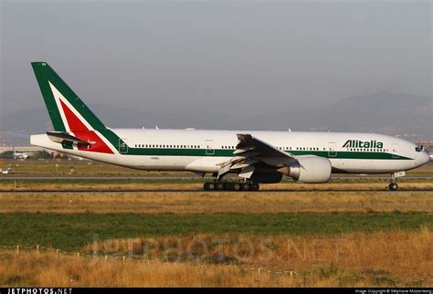 I DISU Boeing 777 243 ER Alitalia Stephane Mutzenberg Geneva