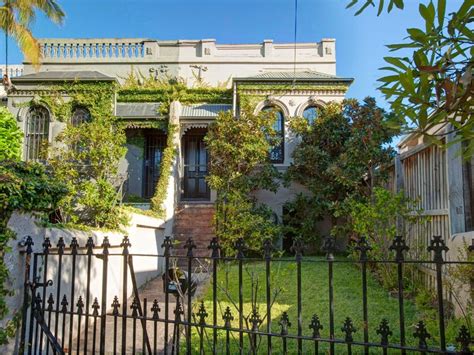 Woollahra municipal council supports and promotes active community participation to achieve a healthy social environment, appropriate cultural services and an efficient infrastructure. 32 Edgecliff Road, Woollahra, NSW 2025 - Property Details