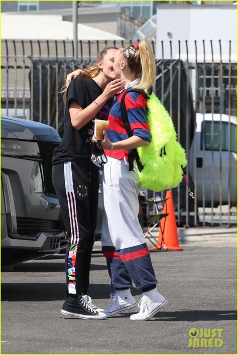 Jojo Siwa Gets A Kiss From Girlfriend Kylie Prew After Dancing With