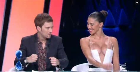 Belen Rodriguez Scandalo In TV Fuori Di Seno Incanta Francesco Sole