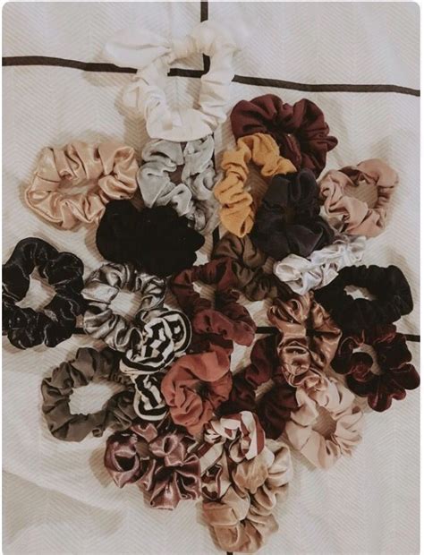 I'm not gonna lie about it, but now they seem associate to vsco girls wearing thousands of them in their wrists so, today i bring some ideas you can use into your hairstyle. VSCO - goodvibesandhightides - Images | Scrunchies, Hair ...