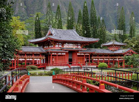 Byodo In Temple Japanese Buddha Hi Res Stock Photography And Images Alamy