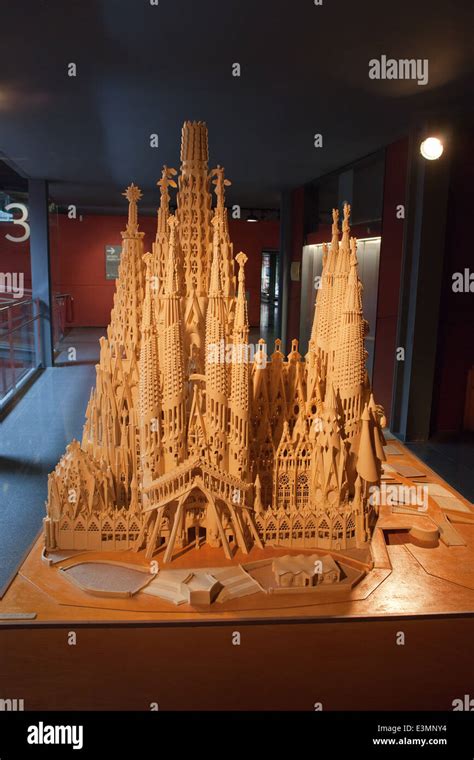 Antonio Gaudí La Sagrada Familia Modelo De La Iglesia Completados El