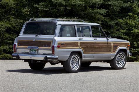 Get more information and car pricing for this vehicle on autotrader. FCA To Invest $1 Billion For Jeep Pickup, Wagoneer And ...