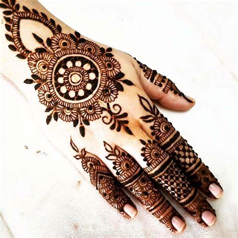 New latest mehendi design front hand | easy mehndi design for hands with ear bud. New Indian Mehndi Designs Style 2017 - HijabiWorld