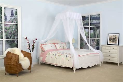 Canopy beds are best used in large rooms with lots of natural light. The Best Canopy Beds to Buy in 2020 - Reviews I 33rdsquare