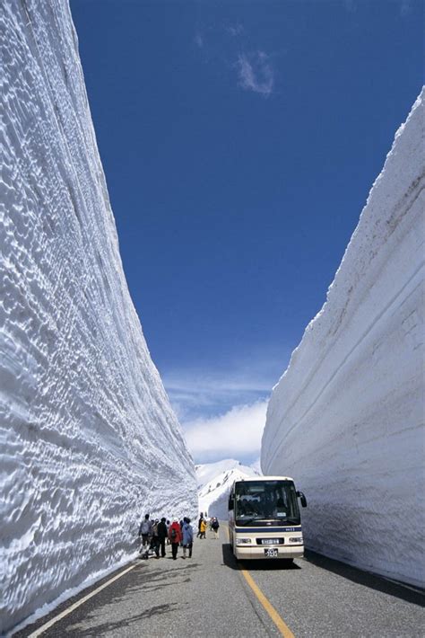 The 65 Foot 20m Snow Corridor In Japan Twistedsifter