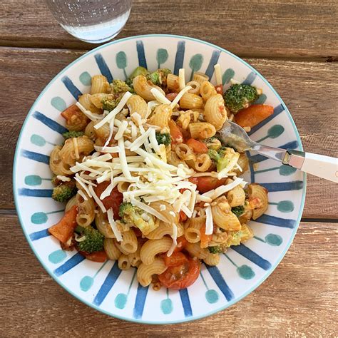 Wat eet je dan wel Pasta met rode pesto en groenten