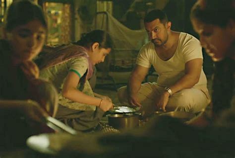 Dangal Hindi Movie Aamir Khan Sakshi Tanwar Fatima Sana Shaikh