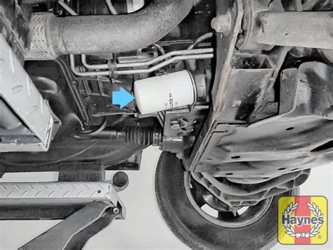 Drive vehicle if necessary to bring fluid temperature up to normal hot operating temperature of 82°c (180°. Jeep Cherokee (2002 - 2011) 2.8 CRD - Oil filter change ...