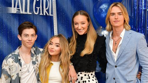 Netflixs ‘tall Girl Cast Teams Up For Photo Call See The Pics