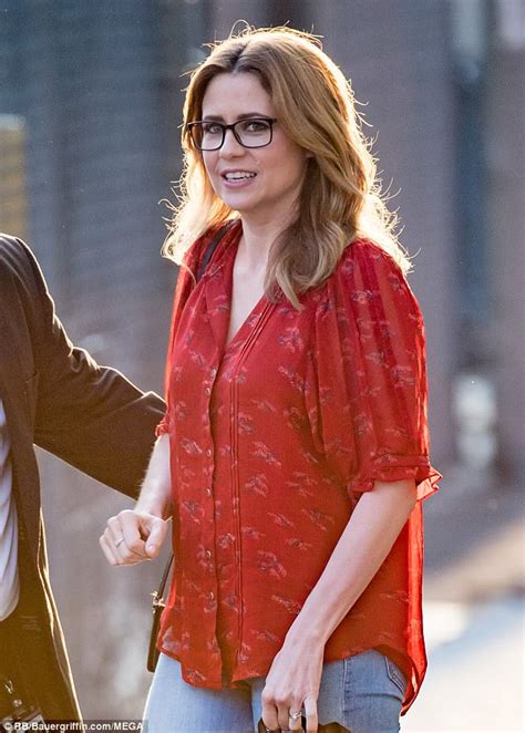 Jenna Fischer Hollers At Fans As She Arrives To Jimmy Kimmel Live Taping In Red Blouse And