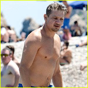 Jeremy Renner Shirtless In Boxers Naked Male Celebrities