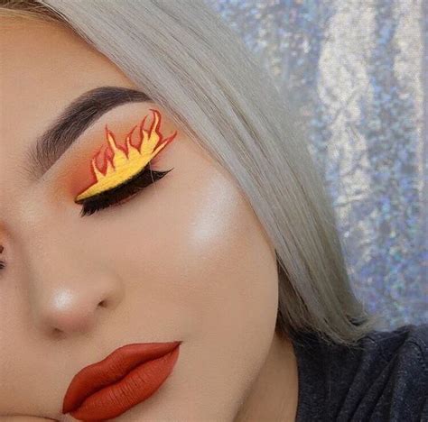 Creative Flame Eyeliner Instagram Candelvria