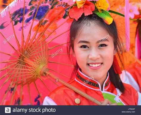 Chinese Girl Traditional Red Hi Res Stock Photography And Images Alamy