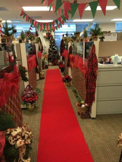 50 Sophisticated Office Christmas Decoration For Brighten Up Your