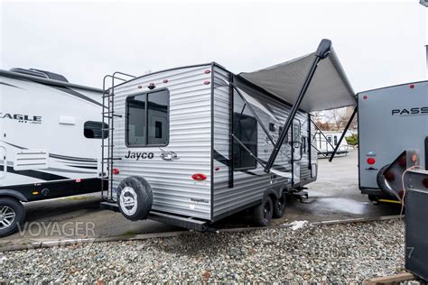 This jay flight slx 212qbw, has a gvwr of 6000 lbs and a payload capacity of 1975 lbs. For Sale: New 2021 Jayco Jay Flight SLX 212QBW Travel ...