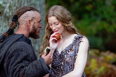 Vikings Vikings Photo Alyssa Sutherland Travis Fimmel 445 Sur