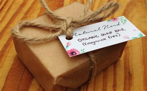Wondering how to pack that wine bottle that you want to gift your friend? 6 Eco-Friendly Ways To Wrap Gifts - Natural Nerd