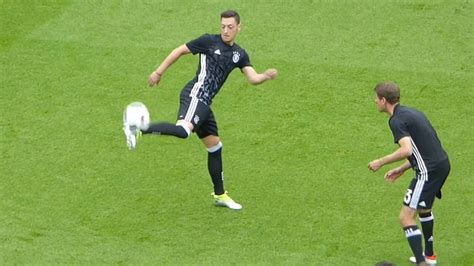 Total and new cases, deaths per day, mortality and recovery rates, current active cases, recoveries, trends and timeline. Thomas Muller Mesut Özil Northern Ireland vs Germany Euro 2016 - YouTube