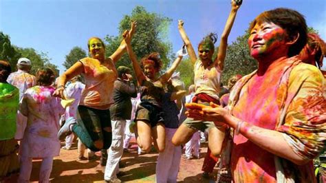 Holi 2016 Foreign Tourists Celebrate Festival Of Colours In Goa