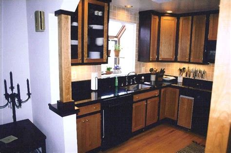 While stainless steel is undoubtedly the most popular appliance finish for a kitchen. two+tone+kitchen+cabinet+ideas | Two Tone Kitchen Cabinets ...