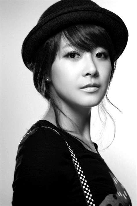 She made her acting debut in 1996 at age 12 as the younger counterpart of the protagonist in the sbs tv series oxtail soup. Ravageuses wear hats. | Ryu Hyun-kyung | Ryu hyun kyung ...