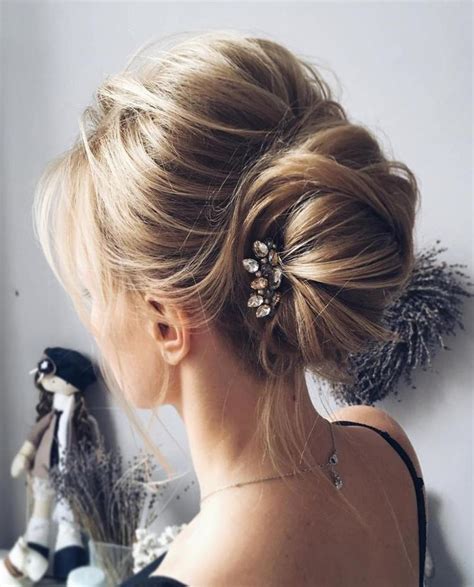 60 Updos For Thin Hair That Score Maximum Style Point Thin Hair Updo Hairstyles For Thin Hair