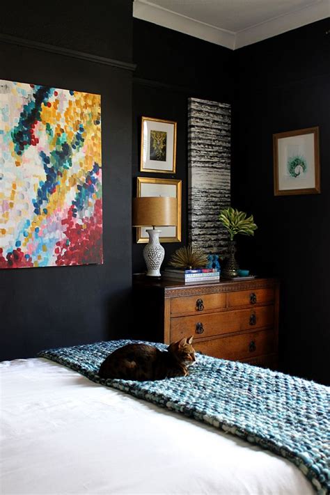 8 Bold Paint Colors You Have To Try In Your Small Bedroom