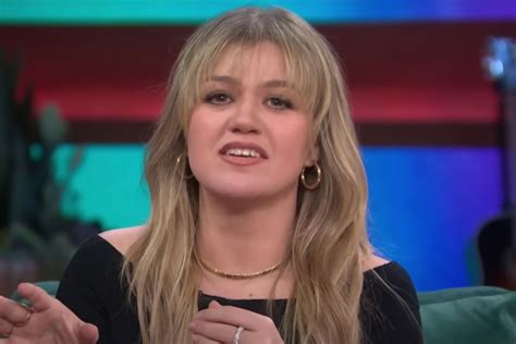 Kelly Clarkson Debuts New Bangs On The Kelly Clarkson Show