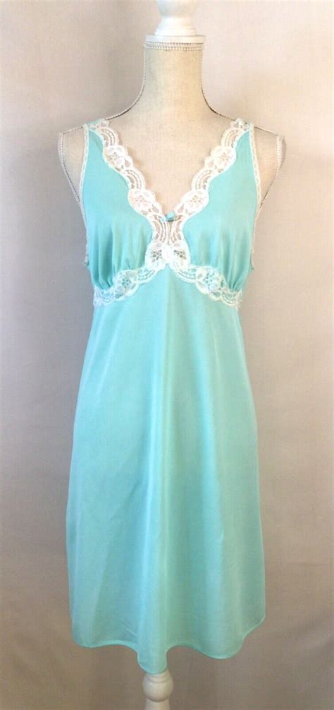 Vintage Val Mode Nightgown Lingerie Gem